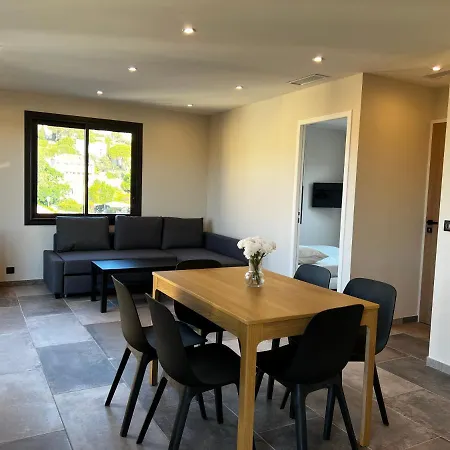 Apartment T3 Vue Mer, Centre Du Lavandou *